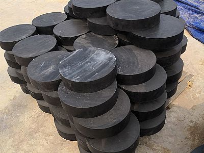 三明板式橡胶支座由若干层橡胶片与薄钢板经加压硫化